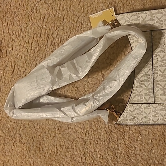 Michael Kors cross body - Picture 8 of 10